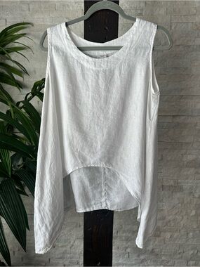 Match Point White Shark Bite Hem High-Low Linen Top Size M